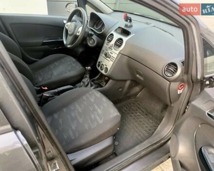 Серый Опель Корса, объемом двигателя 1.23 л и пробегом 314 тыс. км за 4900 $, фото 9 на Automoto.ua