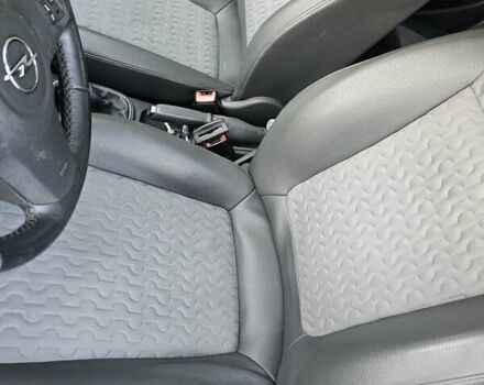 Серый Опель Корса, объемом двигателя 1.25 л и пробегом 250 тыс. км за 4999 $, фото 62 на Automoto.ua