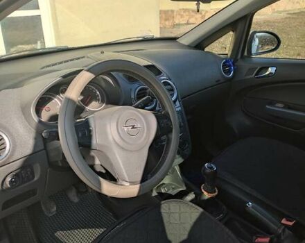 Серый Опель Корса, объемом двигателя 1.25 л и пробегом 300 тыс. км за 5500 $, фото 11 на Automoto.ua