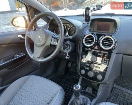 Сірий Опель Корса, об'ємом двигуна 1.25 л та пробігом 158 тис. км за 6600 $, фото 4 на Automoto.ua