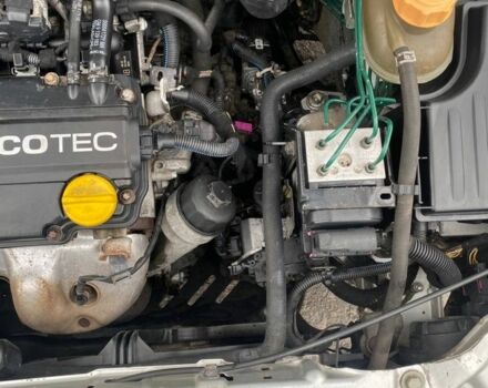 Серый Опель Корса, объемом двигателя 1 л и пробегом 150 тыс. км за 3300 $, фото 13 на Automoto.ua