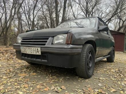 Серый Опель Корса, объемом двигателя 1.3 л и пробегом 333 тыс. км за 600 $, фото 1 на Automoto.ua