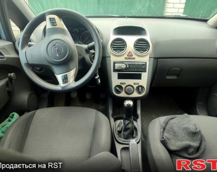 Серый Опель Корса, объемом двигателя 1.2 л и пробегом 150 тыс. км за 3300 $, фото 1 на Automoto.ua