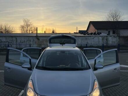 Сірий Опель Корса, об'ємом двигуна 1.36 л та пробігом 207 тис. км за 5500 $, фото 1 на Automoto.ua