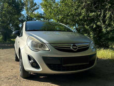 Серый Опель Корса, объемом двигателя 1.2 л и пробегом 250 тыс. км за 2500 $, фото 1 на Automoto.ua
