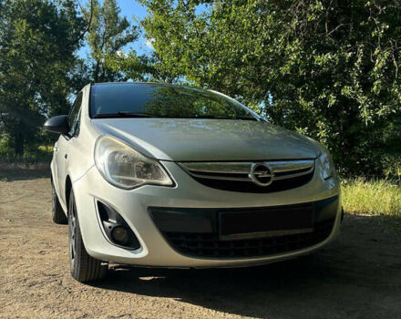 Серый Опель Корса, объемом двигателя 1.2 л и пробегом 250 тыс. км за 2500 $, фото 1 на Automoto.ua