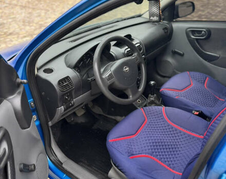 Синий Опель Корса, объемом двигателя 1.2 л и пробегом 200 тыс. км за 2200 $, фото 5 на Automoto.ua