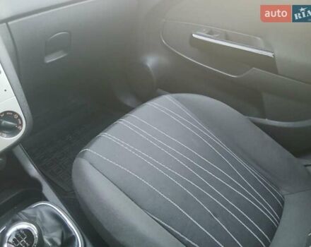 Синий Опель Корса, объемом двигателя 1.36 л и пробегом 253 тыс. км за 5000 $, фото 19 на Automoto.ua