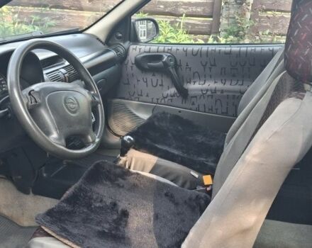 Синий Опель Корса, объемом двигателя 9 л и пробегом 372 тыс. км за 1100 $, фото 1 на Automoto.ua