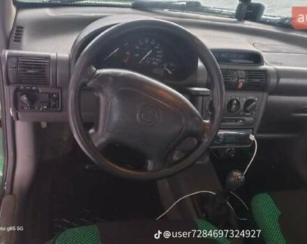 Зеленый Опель Корса, объемом двигателя 1.39 л и пробегом 330 тыс. км за 1800 $, фото 5 на Automoto.ua