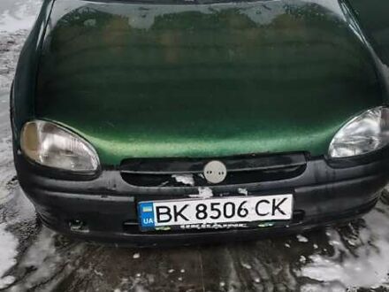 Зеленый Опель Корса, объемом двигателя 1.39 л и пробегом 330 тыс. км за 1800 $, фото 1 на Automoto.ua