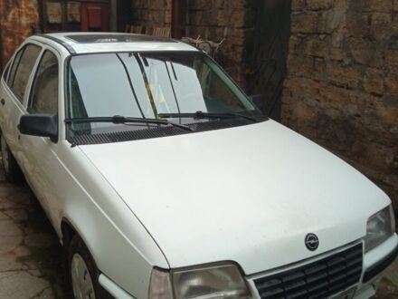 Белый Опель Другая, объемом двигателя 5 л и пробегом 100 тыс. км за 1150 $, фото 1 на Automoto.ua
