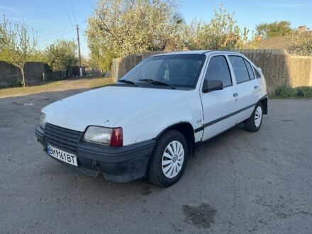 Опель Другая 1988 в Ахтырке на Automoto.ua Белый Опель Другая, объемом двигателя 1.3 л и пробегом 100 тыс. км за 700 $, фото 1 на Automoto.ua