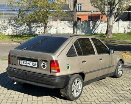 Бежевый Опель Другая, объемом двигателя 1.8 л и пробегом 200 тыс. км за 1400 $, фото 2 на Automoto.ua