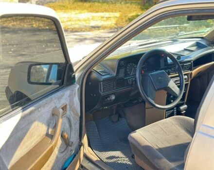 Бежевый Опель Другая, объемом двигателя 1.8 л и пробегом 200 тыс. км за 1400 $, фото 4 на Automoto.ua