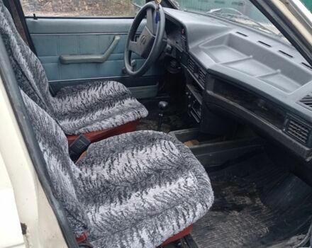 Бежевий Опель Інша, об'ємом двигуна 1.7 л та пробігом 240 тис. км за 650 $, фото 4 на Automoto.ua