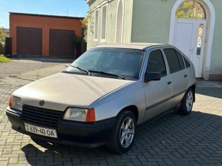 Бежевый Опель Другая, объемом двигателя 1.8 л и пробегом 200 тыс. км за 1400 $, фото 1 на Automoto.ua