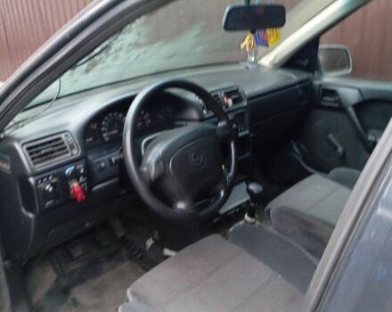 Черный Опель Другая, объемом двигателя 2 л и пробегом 1000 тыс. км за 1200 $, фото 4 на Automoto.ua