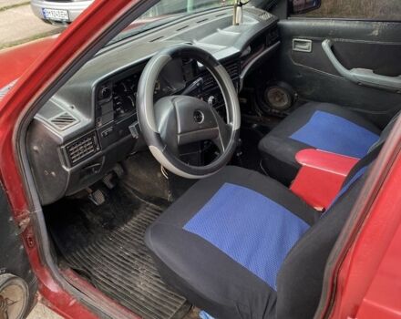 Червоний Опель Інша, об'ємом двигуна 1.6 л та пробігом 115 тис. км за 1300 $, фото 4 на Automoto.ua