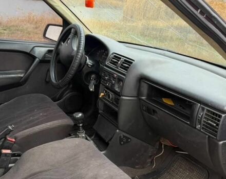 Червоний Опель Інша, об'ємом двигуна 1.6 л та пробігом 400 тис. км за 1475 $, фото 5 на Automoto.ua