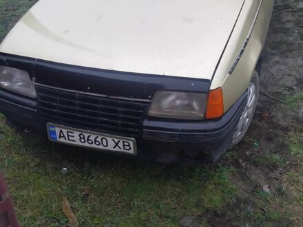 Желтый Опель Другая, объемом двигателя 1.3 л и пробегом 1000 тыс. км за 1300 $, фото 1 на Automoto.ua