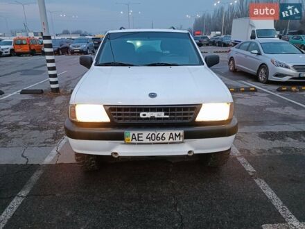 Білий Опель Фронтера, об'ємом двигуна 2.4 л та пробігом 381 тис. км за 5500 $, фото 1 на Automoto.ua
