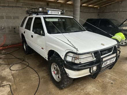 Белый Опель Фронтера, объемом двигателя 2.8 л и пробегом 124 тыс. км за 2750 $, фото 1 на Automoto.ua