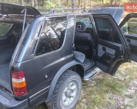 Черный Опель Фронтера, объемом двигателя 2.4 л и пробегом 319 тыс. км за 4300 $, фото 5 на Automoto.ua