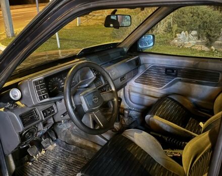 Черный Опель Фронтера, объемом двигателя 2.3 л и пробегом 300 тыс. км за 2600 $, фото 4 на Automoto.ua