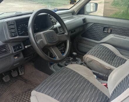 Красный Опель Фронтера, объемом двигателя 2.8 л и пробегом 450 тыс. км за 1432 $, фото 4 на Automoto.ua