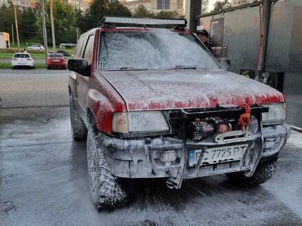 Опель Фронтера 1996 в Львове на Automoto.ua Красный Опель Фронтера, объемом двигателя 2 л и пробегом 236 тыс. км за 4999 $, фото 1 на Automoto.ua