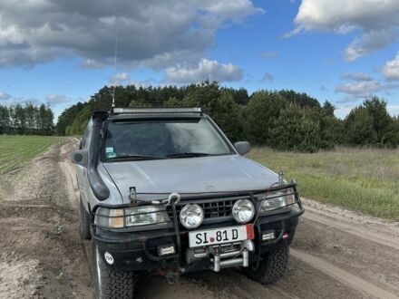 Опель Фронтера 1993 у Рівному на Automoto.ua Опель Фронтера, об'ємом двигуна 2 л та пробігом 154 тис. км за 3000 $, фото 1 на Automoto.ua