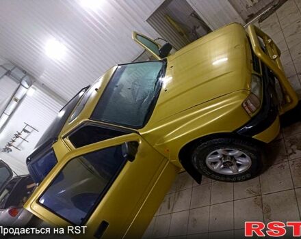 Желтый Опель Фронтера, объемом двигателя 2.5 л и пробегом 295 тыс. км за 2000 $, фото 1 на Automoto.ua