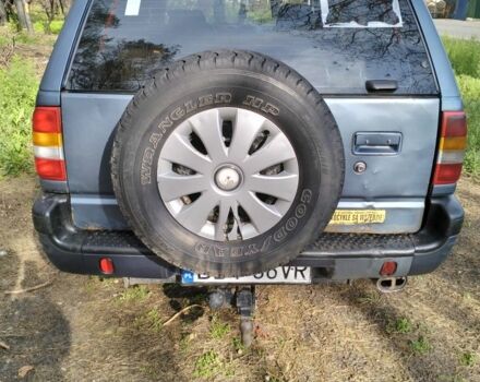 Серый Опель Фронтера, объемом двигателя 2 л и пробегом 397 тыс. км за 3000 $, фото 2 на Automoto.ua