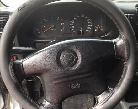 Серый Опель Фронтера, объемом двигателя 2.2 л и пробегом 370 тыс. км за 2000 $, фото 11 на Automoto.ua