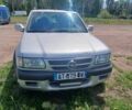 Серый Опель Фронтера, объемом двигателя 2.3 л и пробегом 250 тыс. км за 2800 $, фото 1 на Automoto.ua