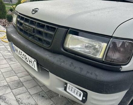 Серый Опель Фронтера, объемом двигателя 2.17 л и пробегом 300 тыс. км за 6500 $, фото 2 на Automoto.ua