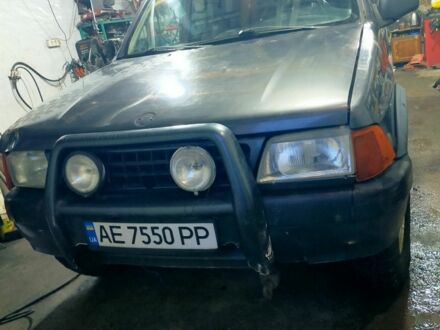 Сірий Опель Фронтера, об'ємом двигуна 2.5 л та пробігом 333 тис. км за 2000 $, фото 1 на Automoto.ua