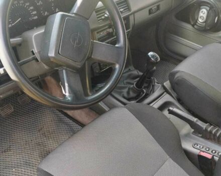 Синий Опель Фронтера, объемом двигателя 2.4 л и пробегом 290 тыс. км за 3500 $, фото 3 на Automoto.ua