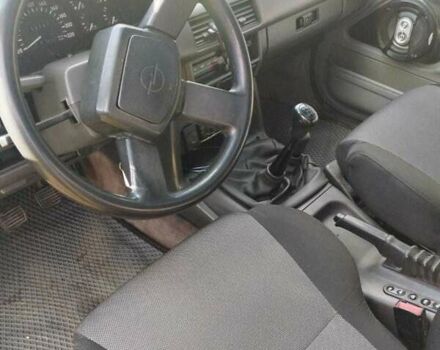 Синий Опель Фронтера, объемом двигателя 2.4 л и пробегом 290 тыс. км за 3500 $, фото 2 на Automoto.ua