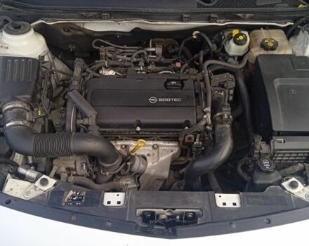 Белый Опель Инсигния, объемом двигателя 1.6 л и пробегом 158 тыс. км за 7500 $, фото 6 на Automoto.ua