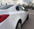 Білий Опель Інсігнія, об'ємом двигуна 2 л та пробігом 150 тис. км за 9500 $, фото 6 на Automoto.ua