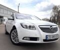 Білий Опель Інсігнія, об'ємом двигуна 2 л та пробігом 150 тис. км за 9500 $, фото 1 на Automoto.ua