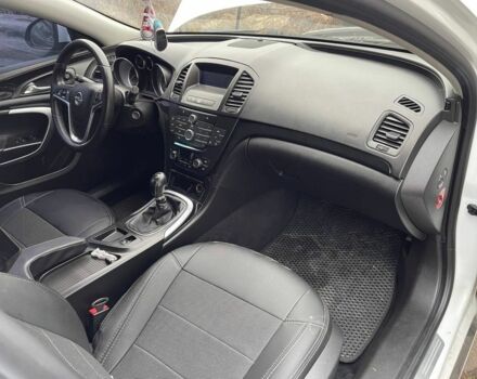 Білий Опель Інсігнія, об'ємом двигуна 2 л та пробігом 185 тис. км за 3750 $, фото 6 на Automoto.ua