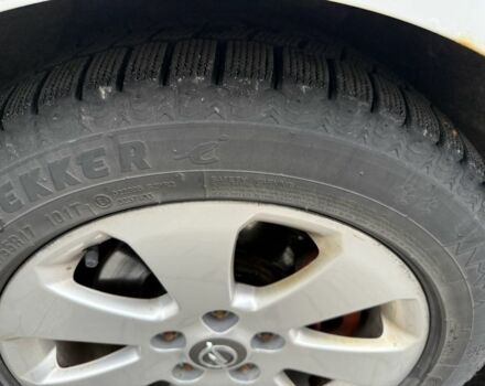 Белый Опель Инсигния, объемом двигателя 2 л и пробегом 363 тыс. км за 3300 $, фото 4 на Automoto.ua