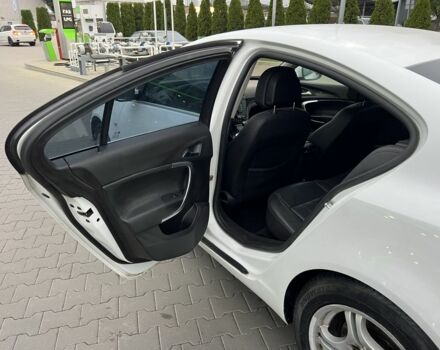 Белый Опель Инсигния, объемом двигателя 2 л и пробегом 320 тыс. км за 5950 $, фото 11 на Automoto.ua