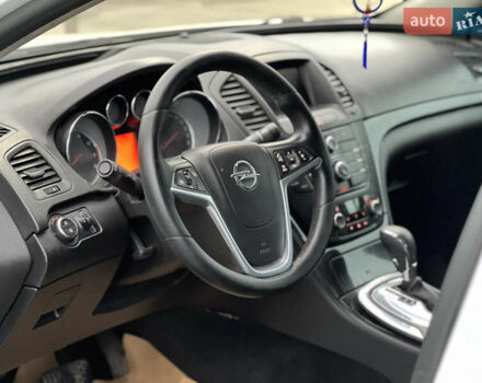 Белый Опель Инсигния, объемом двигателя 2 л и пробегом 325 тыс. км за 5350 $, фото 12 на Automoto.ua