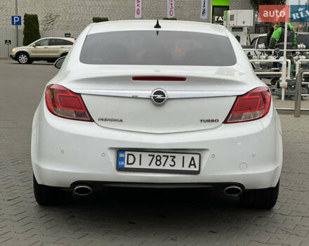 Белый Опель Инсигния, объемом двигателя 2 л и пробегом 325 тыс. км за 5350 $, фото 6 на Automoto.ua