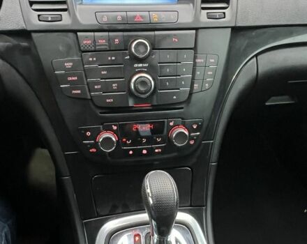 Белый Опель Инсигния, объемом двигателя 2 л и пробегом 320 тыс. км за 5950 $, фото 16 на Automoto.ua