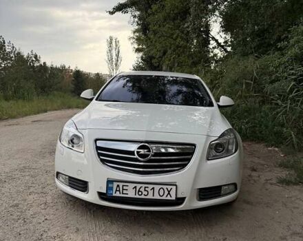 Білий Опель Інсігнія, об'ємом двигуна 2 л та пробігом 165 тис. км за 9500 $, фото 1 на Automoto.ua